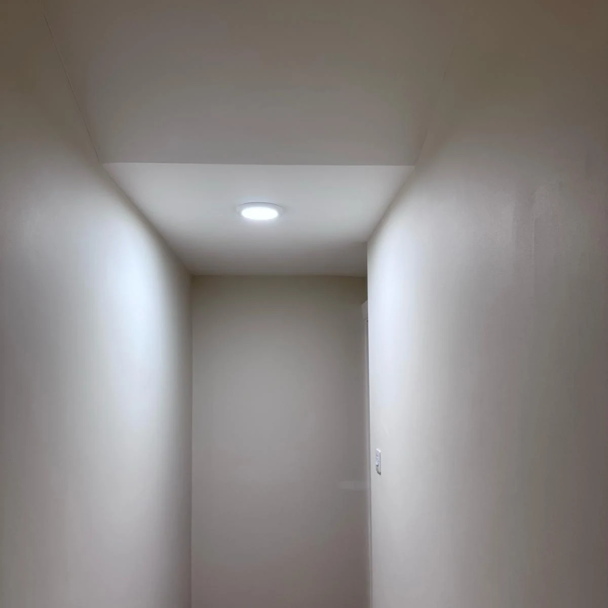 hallway-painting-narrow-recess-marlow-decorators Hallway Painting in Marlow by Marlow Decorators